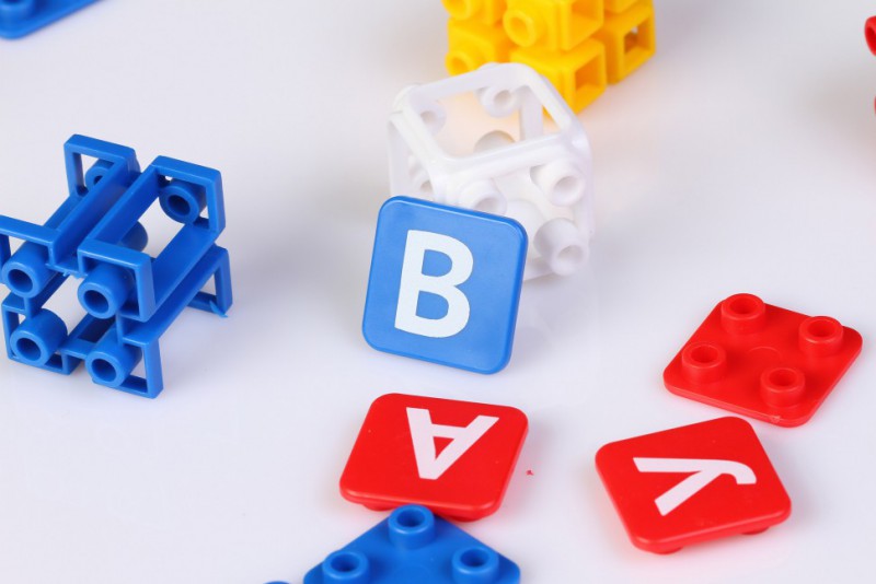 Конструктор с кубиками и буквами – Буквус  
